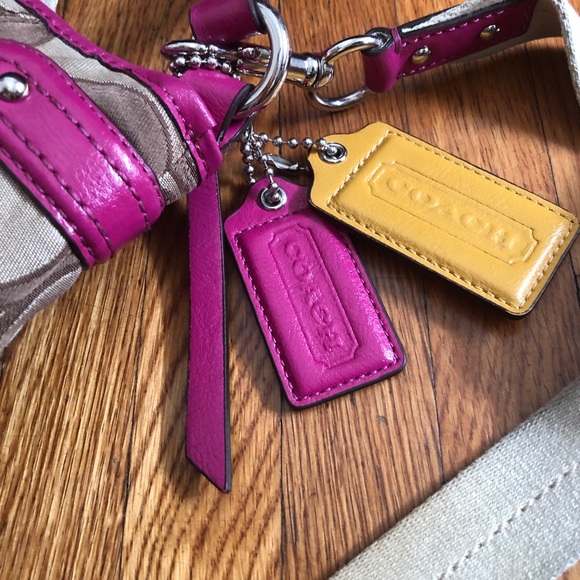 EUC Coach Daisy Outline Signature Purse (F24063) - Picture 5 of 6